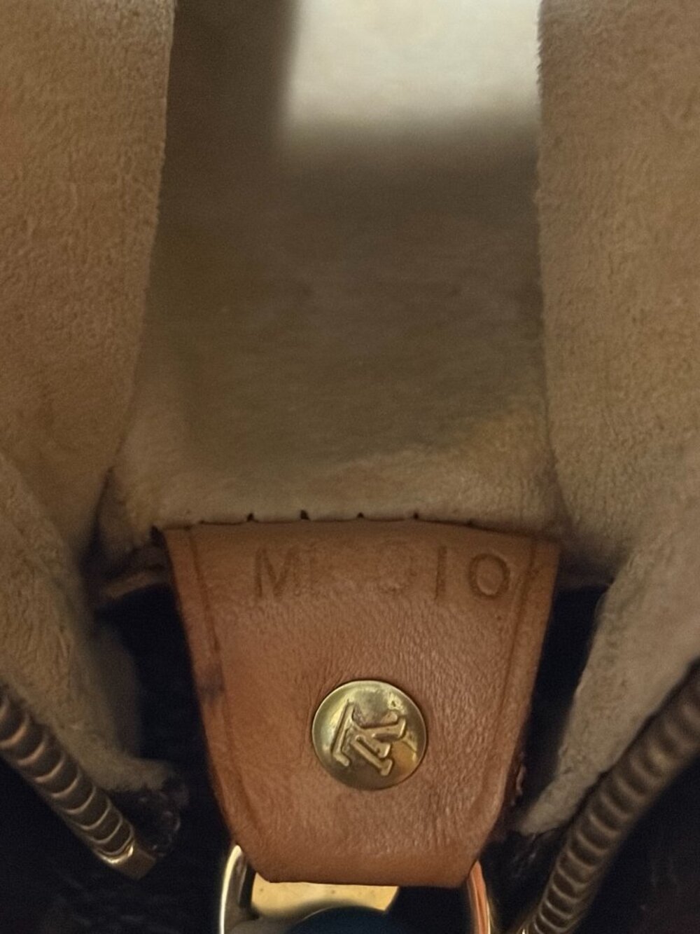 Authentic Louis Vuitton Looping GM - Picture 8 of 9